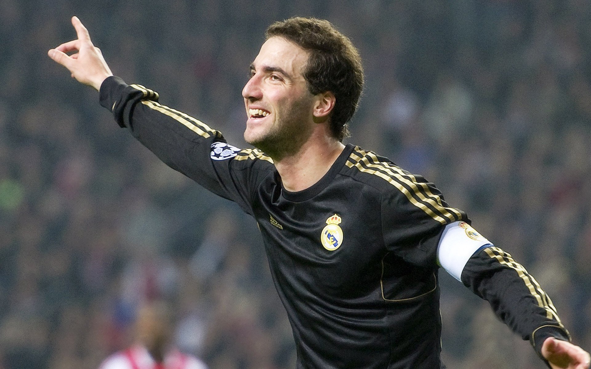 _极地冰雪运动体验馆：都市中的白色奇迹_，极地冰镇